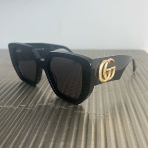 AUTHENTIC Gucci Sunglasses - never worn, with case